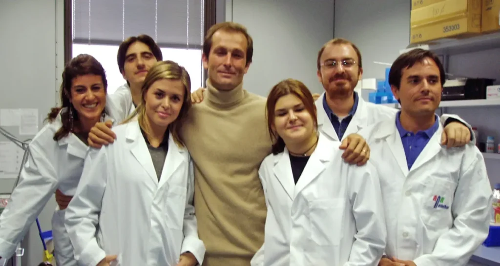 Pier Lorenzo Puri with members of his lab in Rome, 2004.