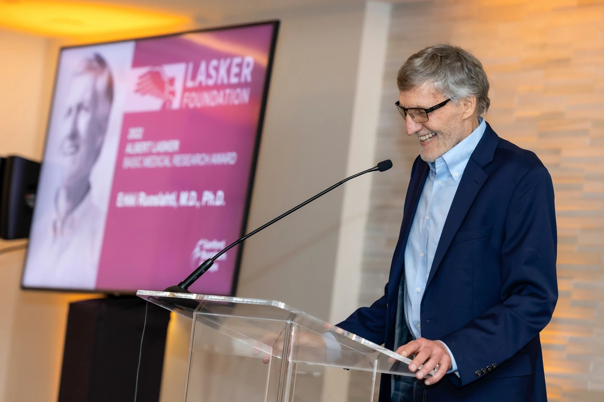 Erkki Ruoslahti speaking at Lasker Award reception